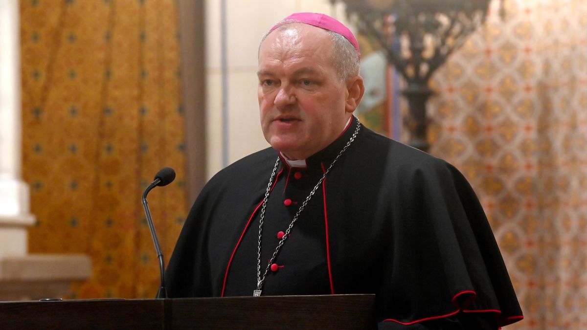 Novým olomouckým arcibiskupem jmenoval papež František Josefa Nuzíka